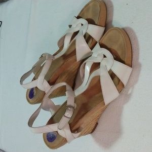 🌞🌞🌞White  3.5" wedge heel sandals size 8.5M  In great used condition